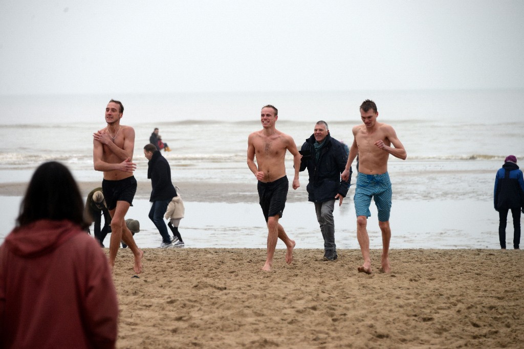 ../Images/Nieuwjaarsduik Nederzandt 2020 156.jpg
